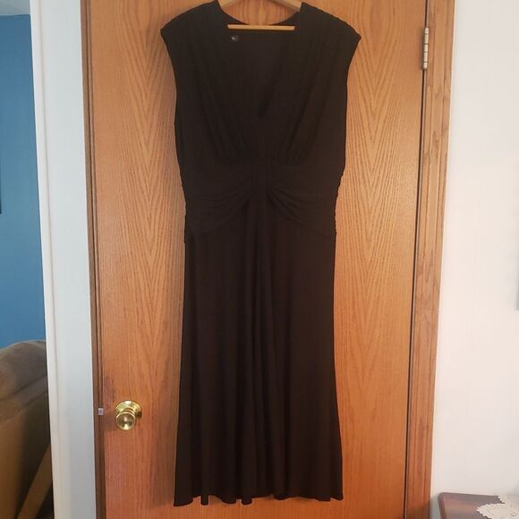 Joneswear Dress Dresses & Skirts - Black Joneswear Dress - Ruching at Front and Back Waist - Buckle Accent Sz 14